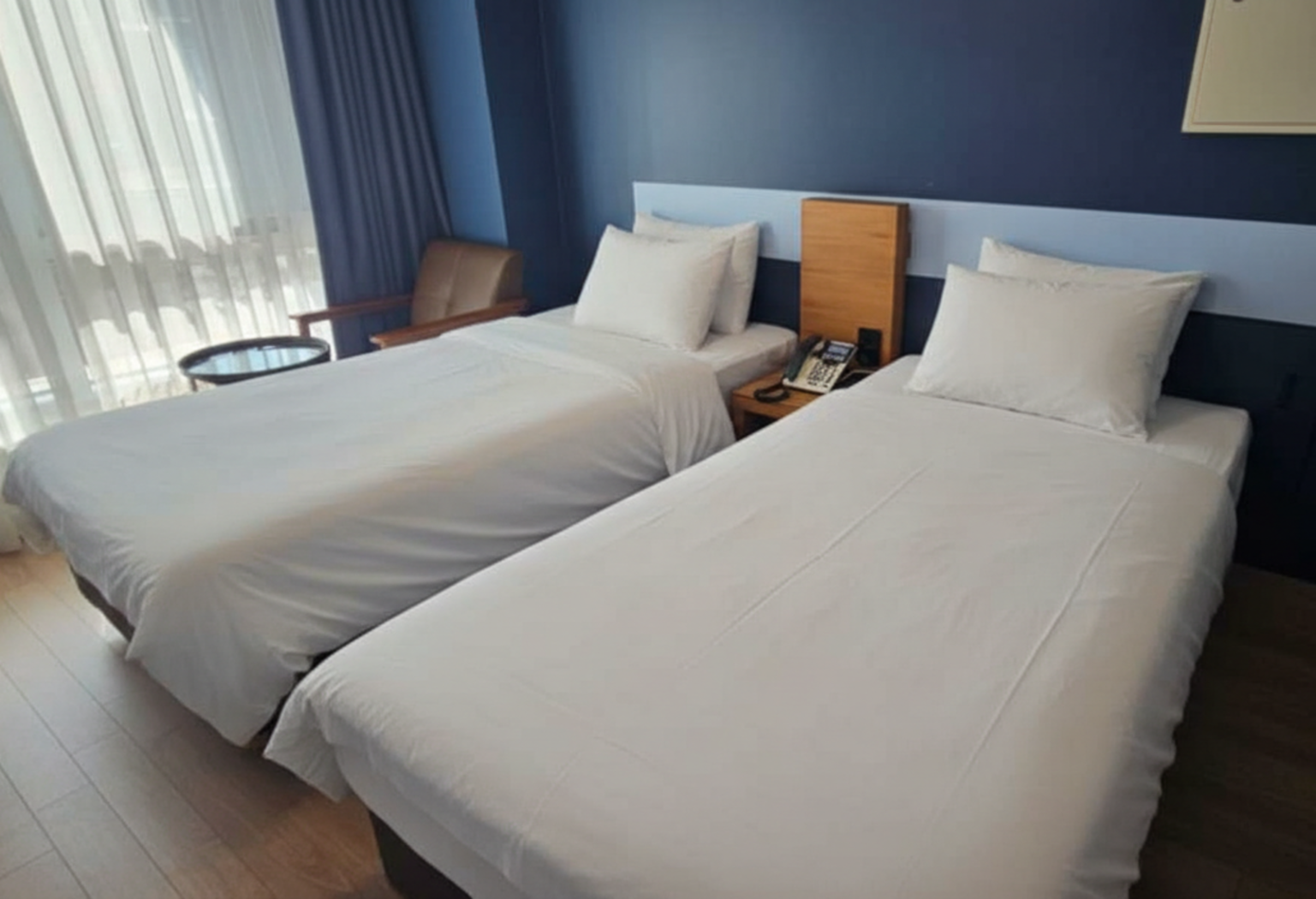 Classy, Twin Beds