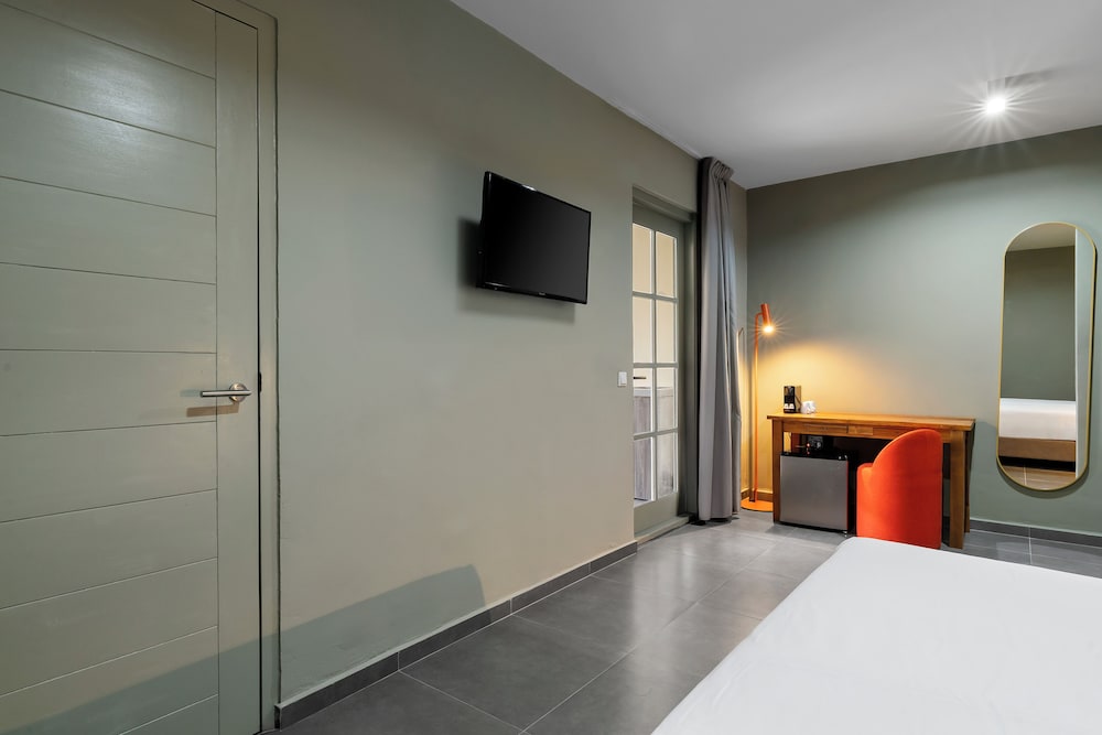 Standard, King Bed
