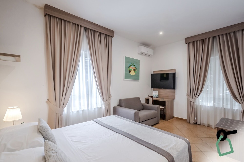 ROOM, TRIPLE
