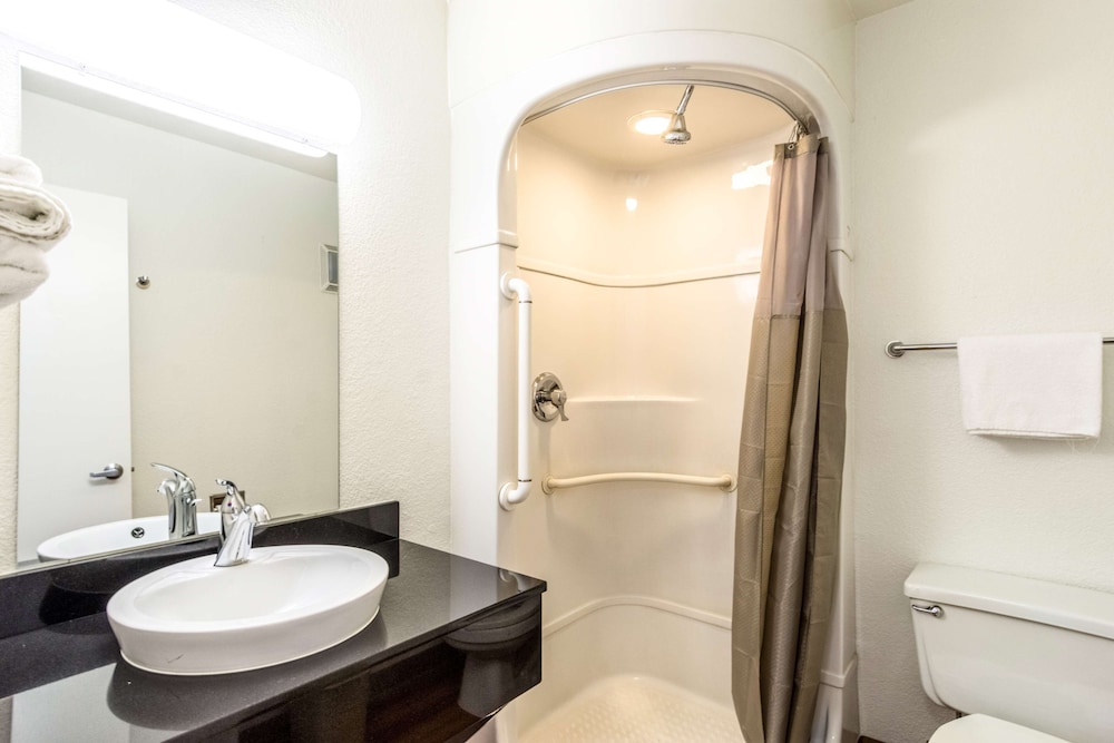 Motel6 Redding, CA - Central 43/47