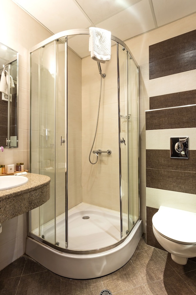 City Avenue Hotel 49/50