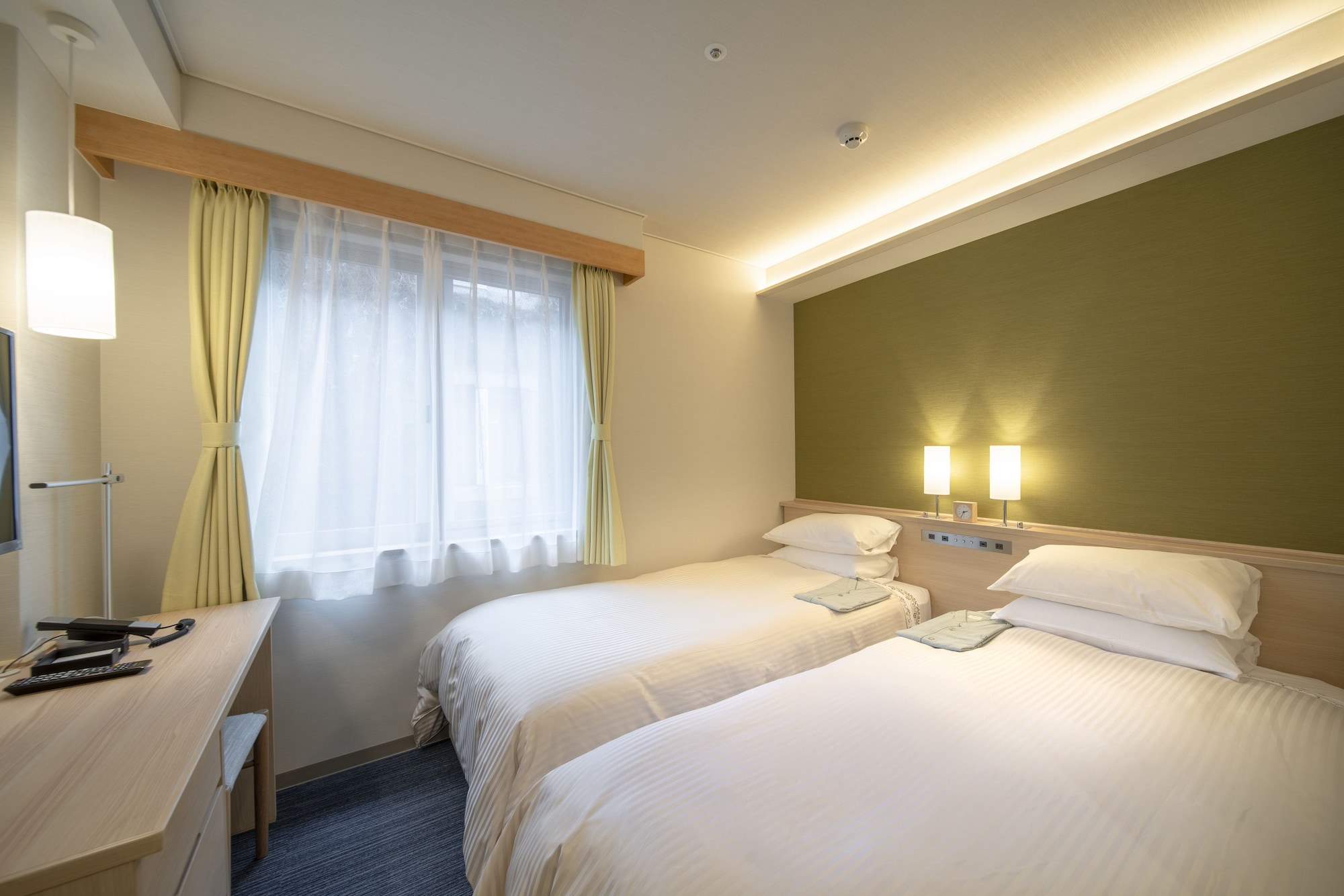 ECONOMY, TWIN BEDS