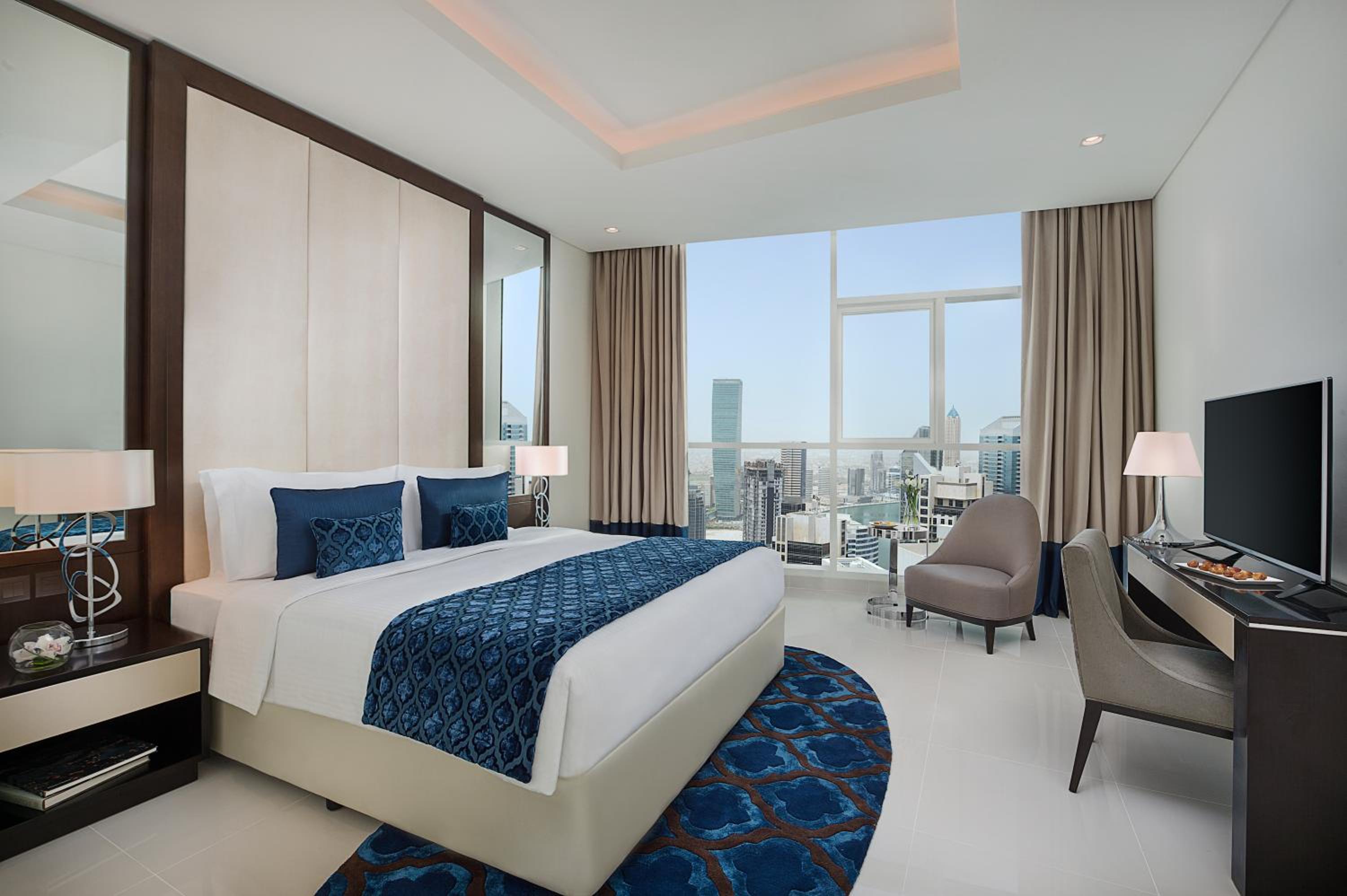 2 Bedrooms, Suite, City Skyline View, Balcony