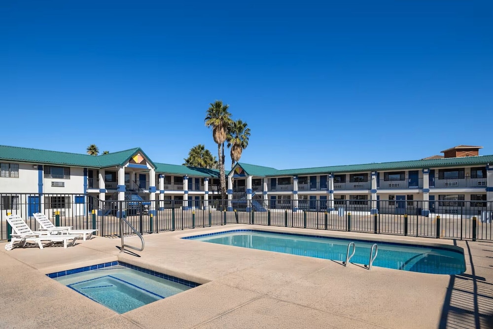Days Inn by Wyndham Safford AZ 55/60