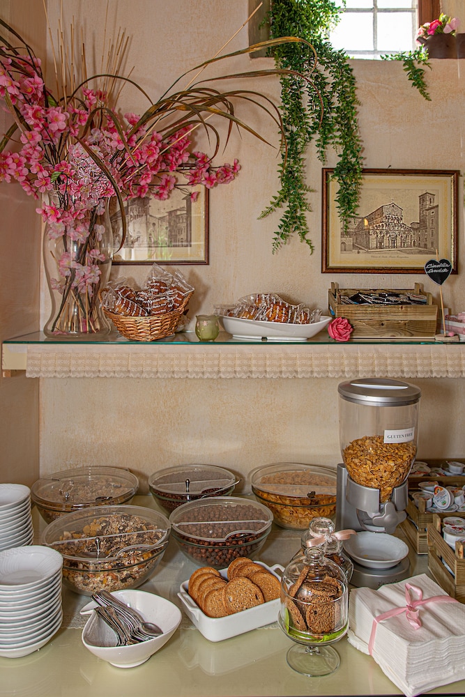 Villa Cheli Hotel 8/75