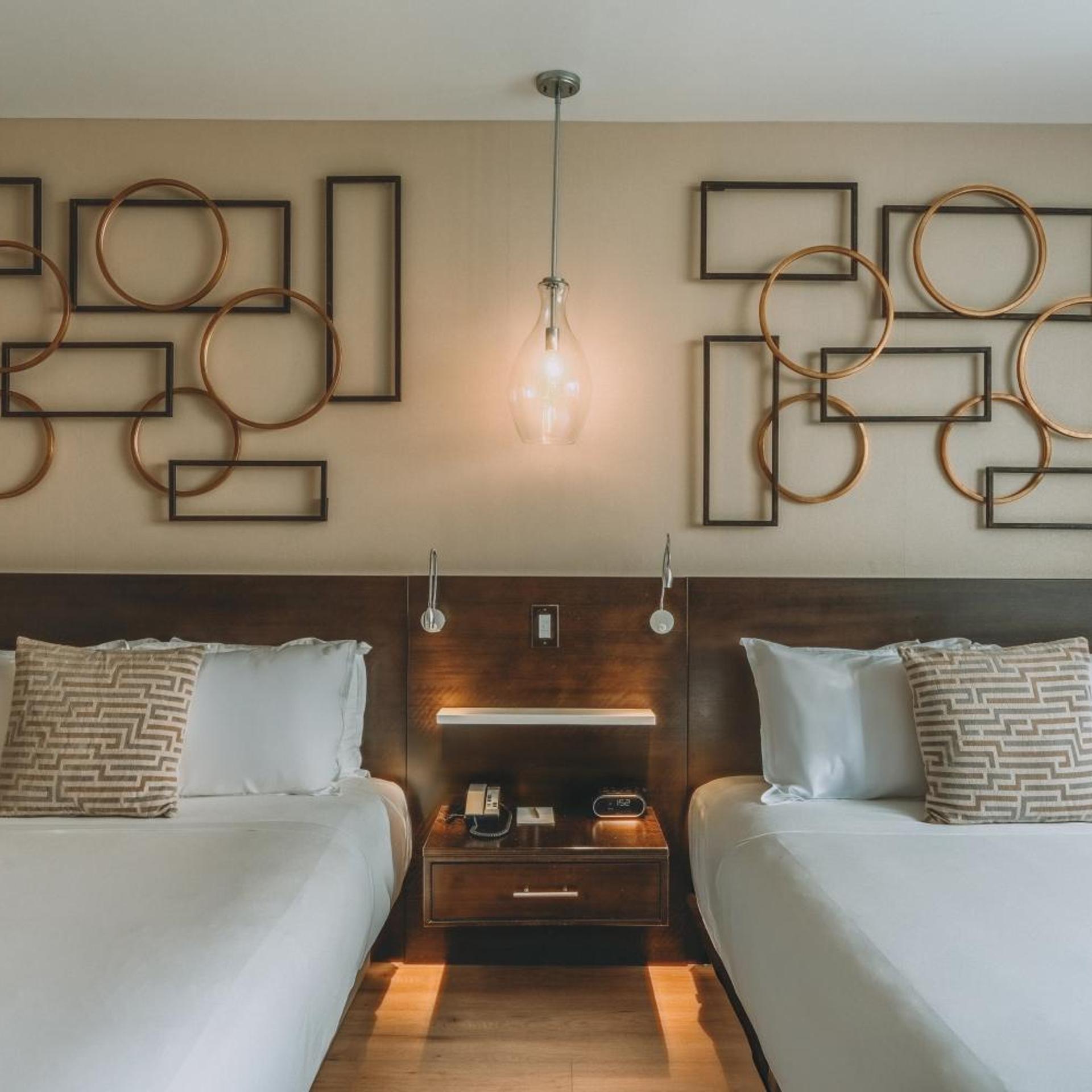 Room, Single, 2 Queen Beds, Pool View, Balcony