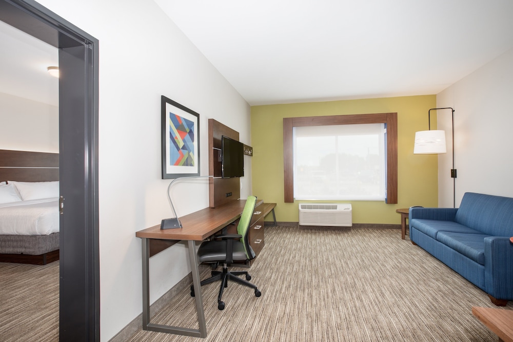 HOLIDAY INN EXPRESS & SUITES STERLING 54/56