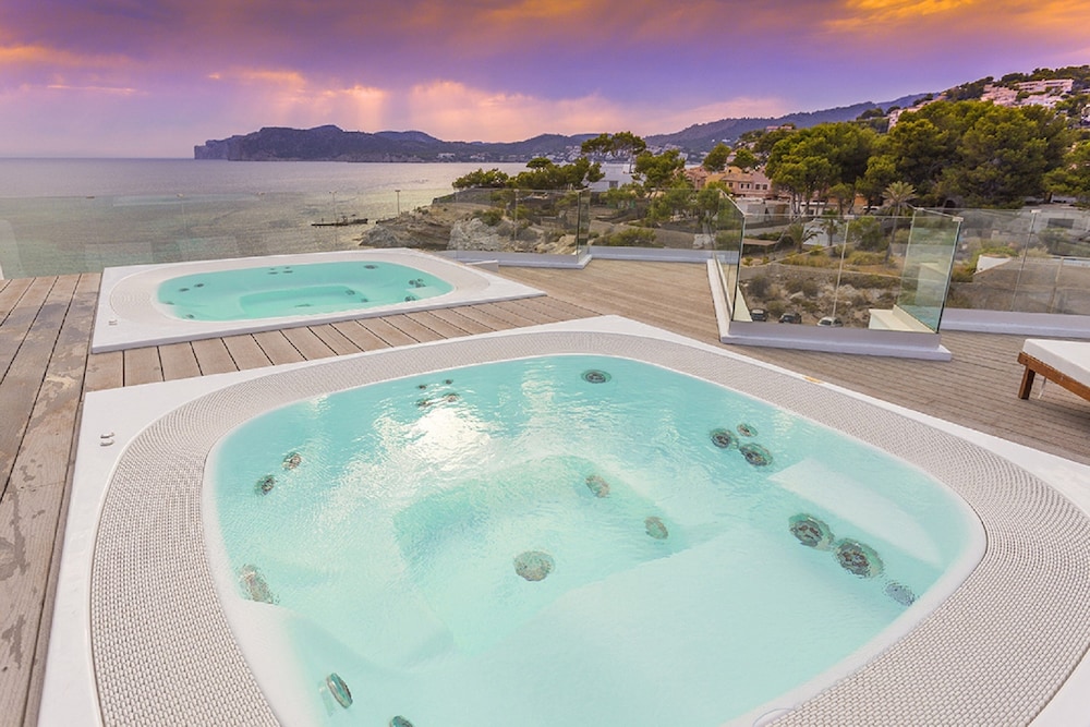 Fergus Style Cala Blanca Suites 5/37