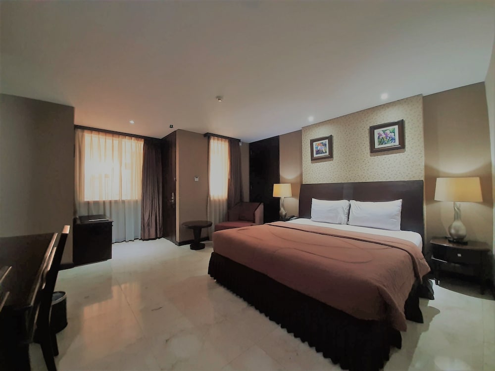 The Palais Dago Hotel 15/55