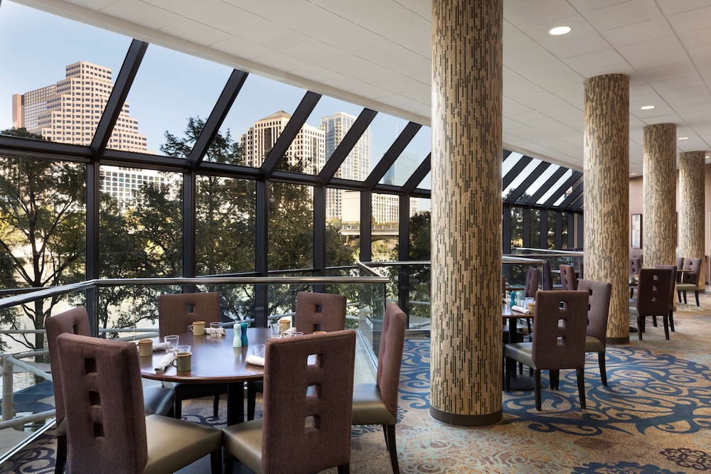 Hyatt Regency Austin 60/77