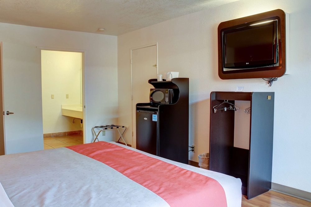 Motel6 Bishop, CA 10/33