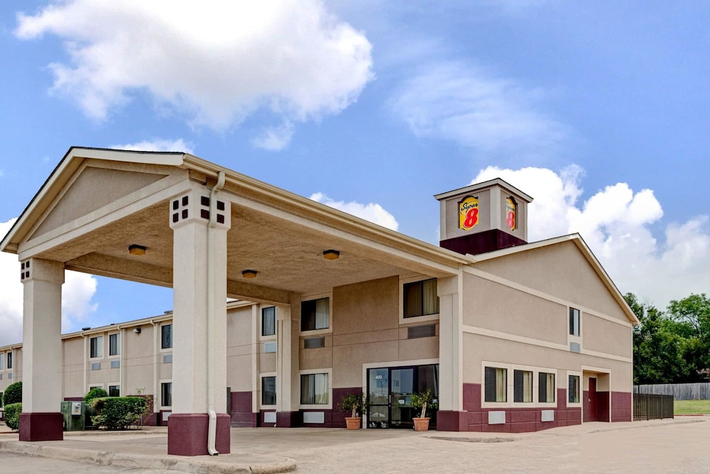 Super 8 by Wyndham Waxahachie TX 3/41