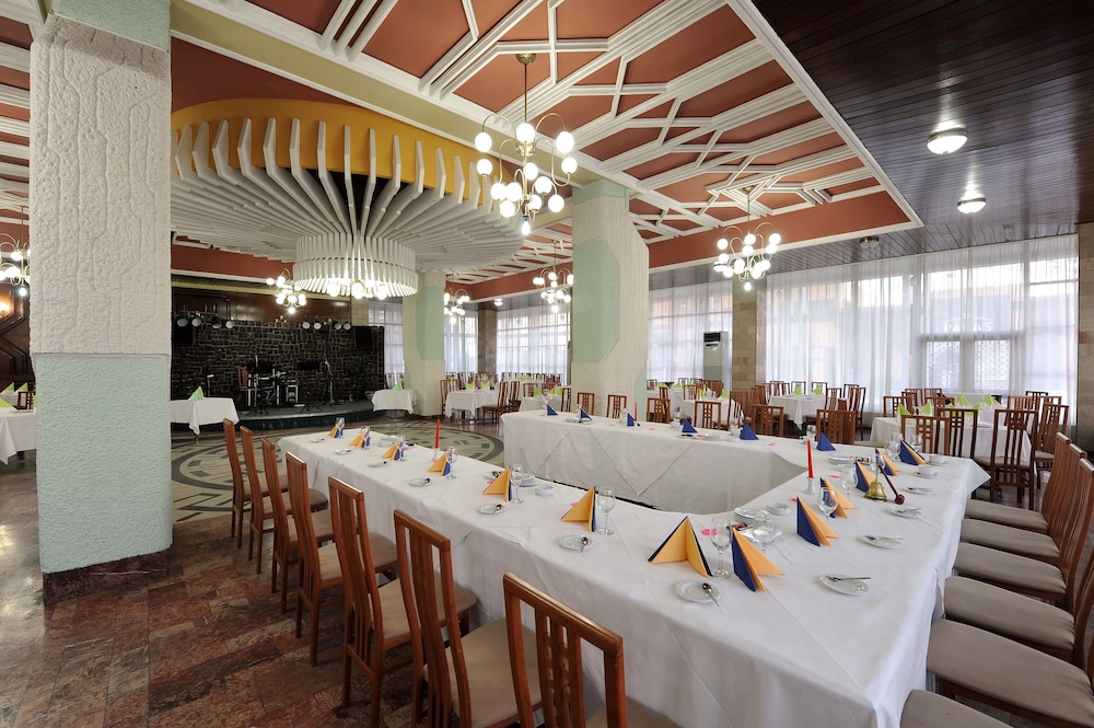 Hotel Moldova 63/80