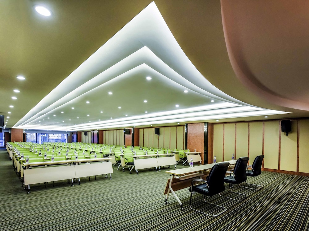 Mercure Chongqing Downtown 70/73