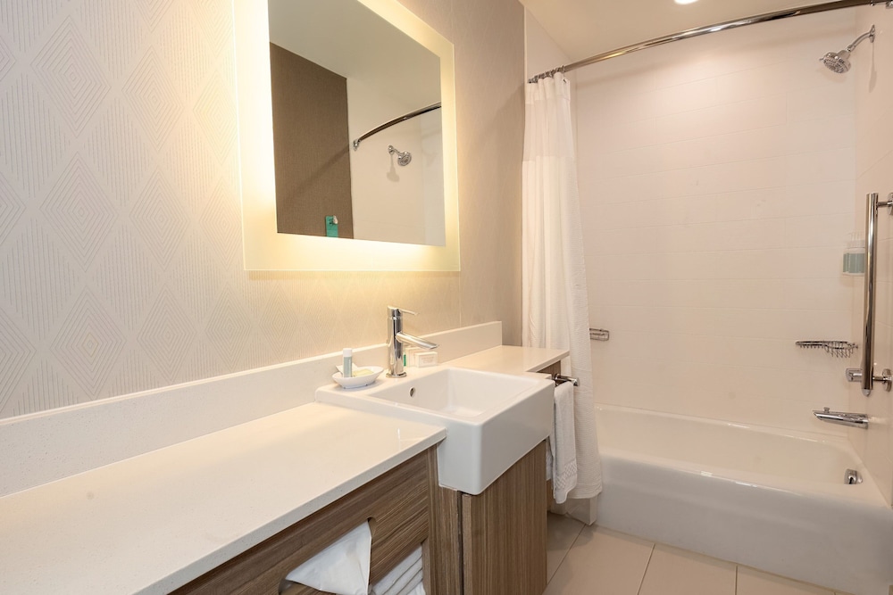 Suite, King Bed, Trundle Bed, Accessible