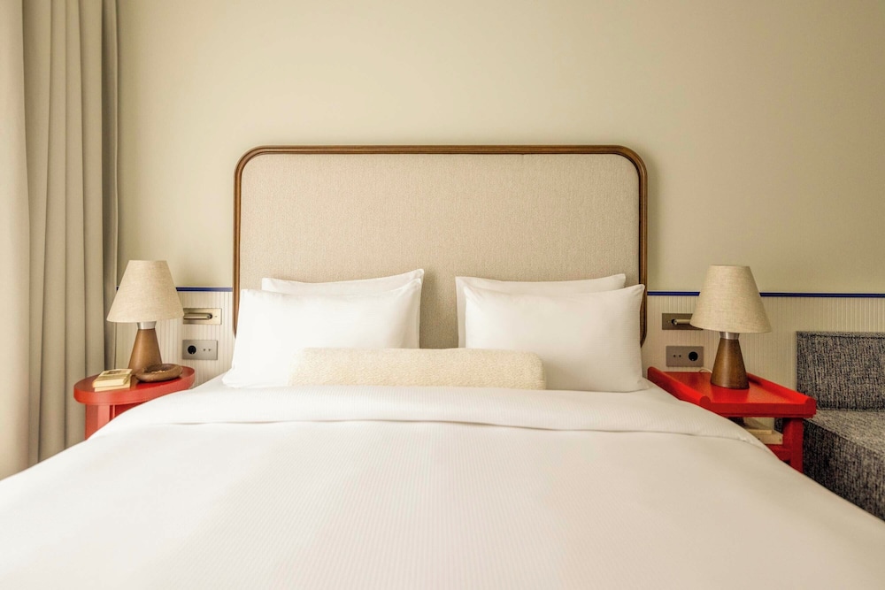ROOM, TWIN BEDS