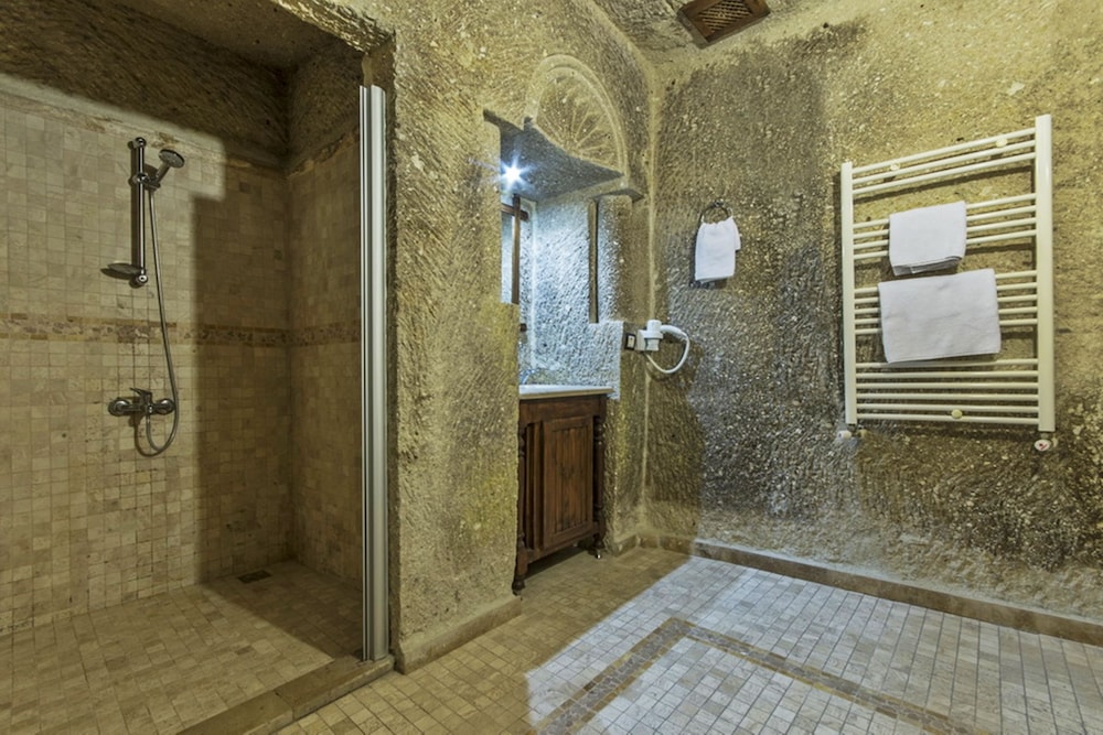 Antique Terrace Suites 23/50