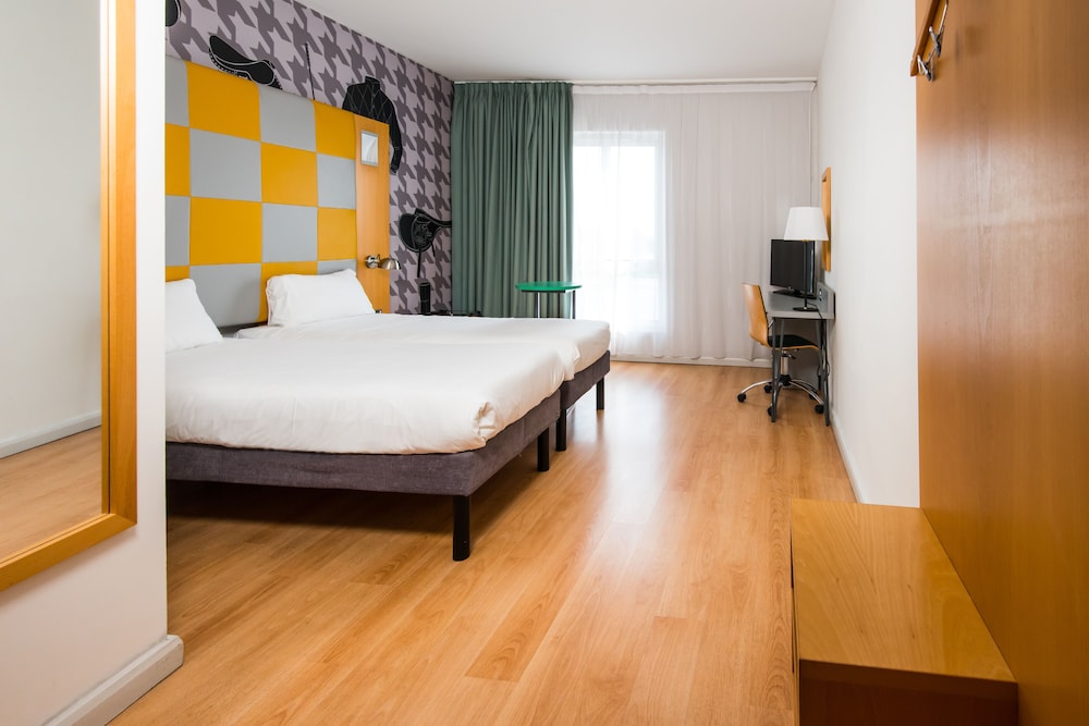 Duet, Twin Beds