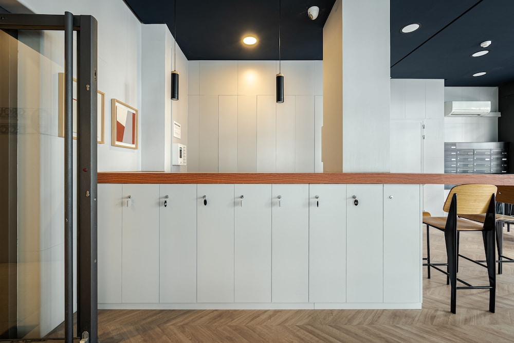 Feelathome Waldorf Suites Apartments 28/40