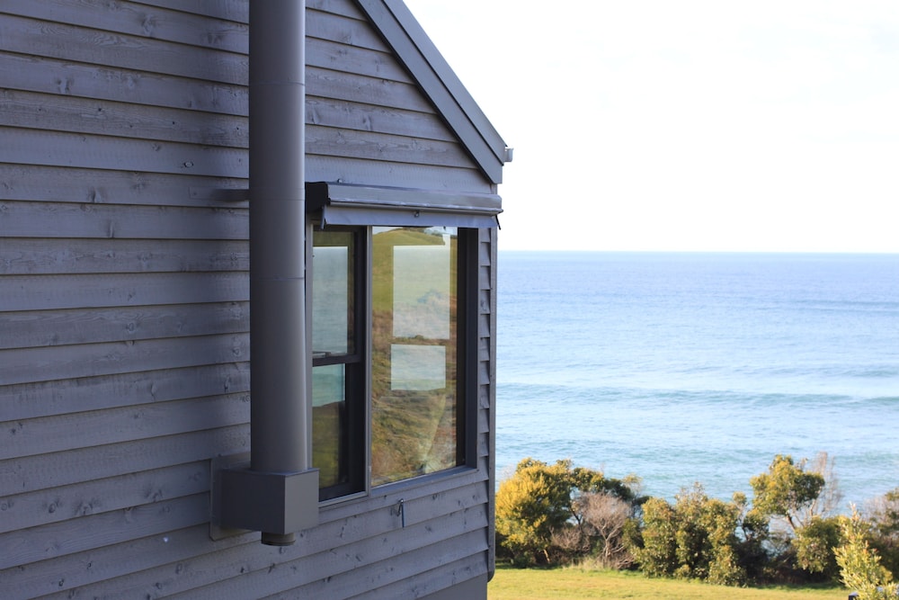 POINTS SOUTH BY THE SEA 4/53