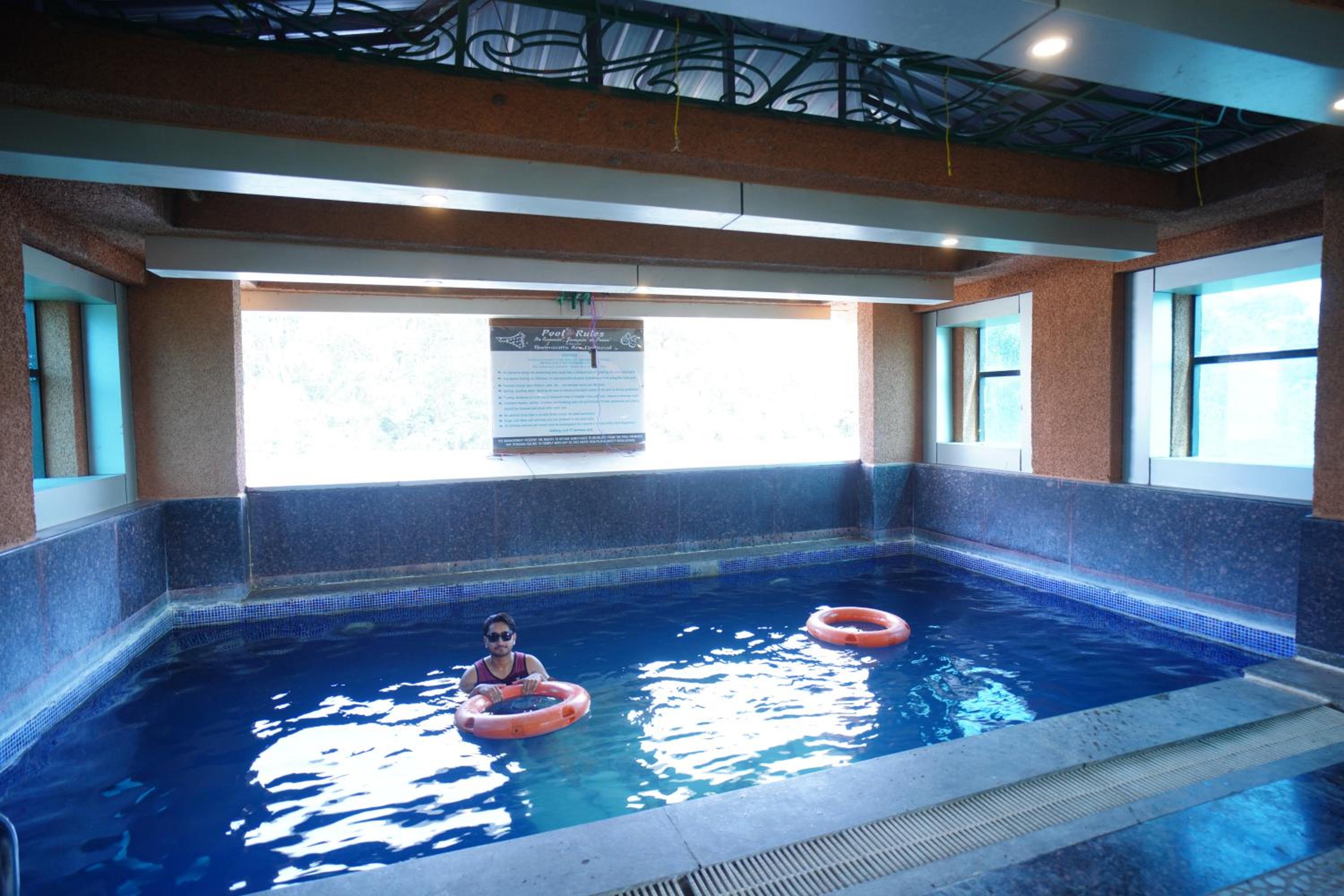 HOTEL TIGERS ROARE 30/50