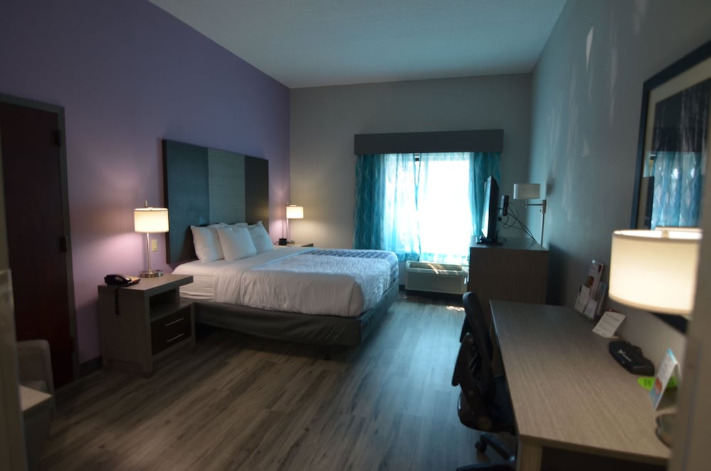 La Quinta Inn Suites Clarksville 14/59