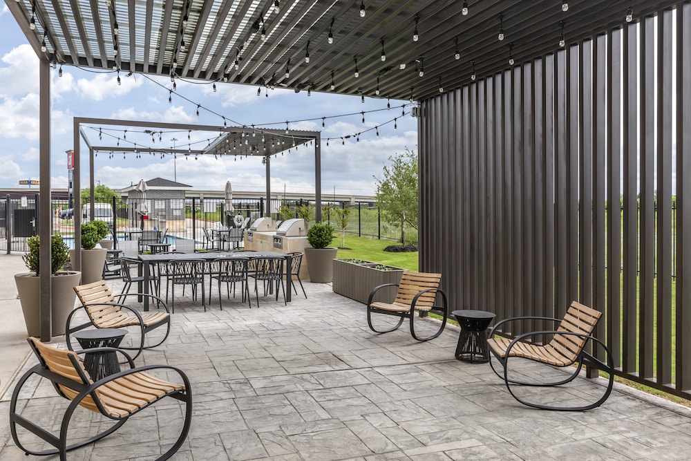 Staybridge Suites Dallas - Grand Prairie 8/70