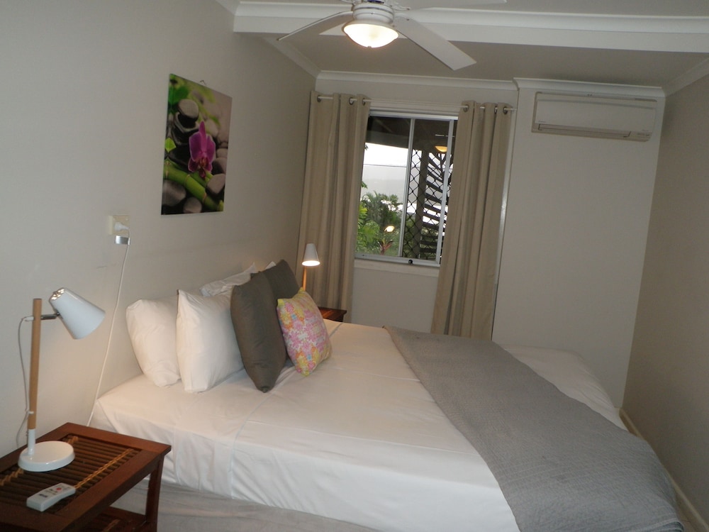 Airlie Apartments 16/78