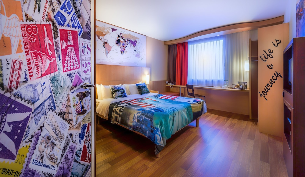 Ibis Warszawa Reduta 20/55
