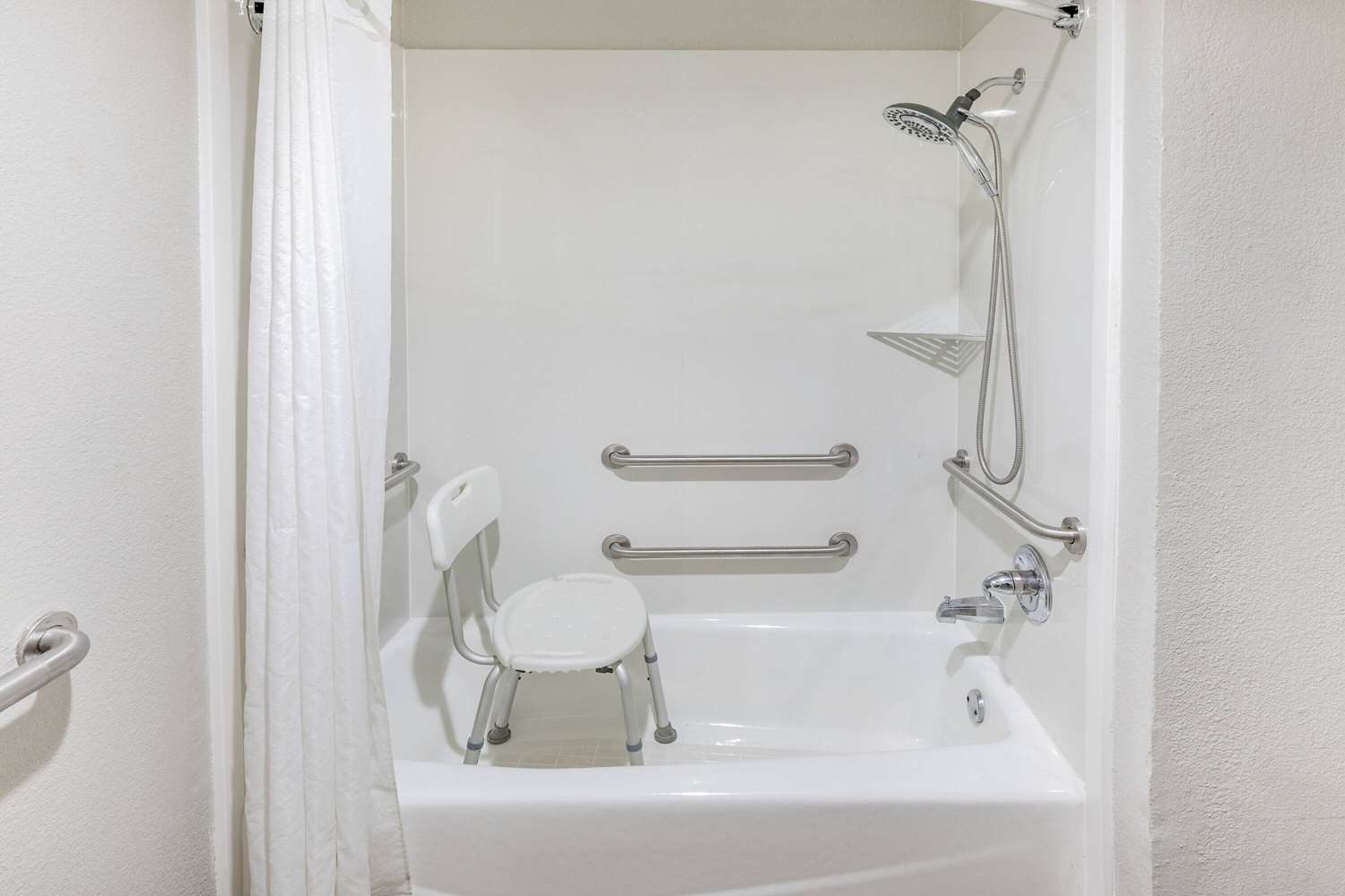 Days Inn & Suites by Wyndham Huntsville 14/14