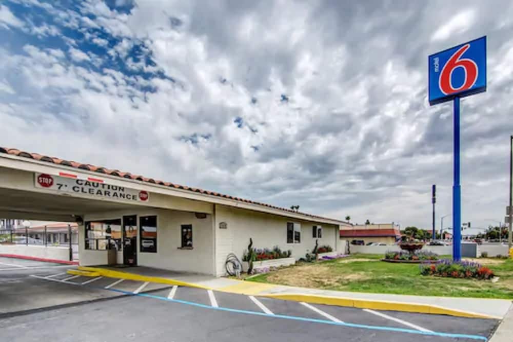 Motel6 Manteca, CA 33/45