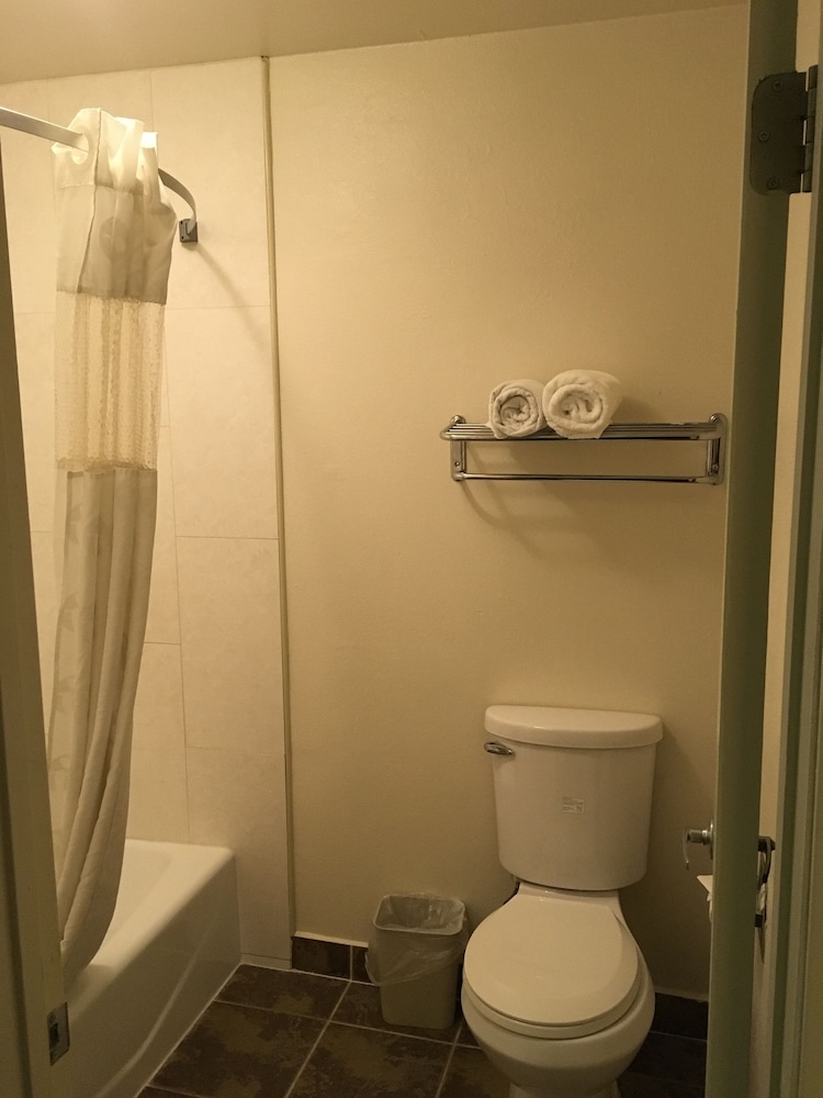 Ramada By Wyndham Ontario 15/31