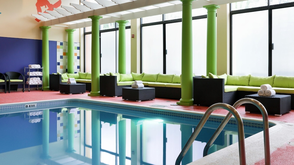 HOLIDAY INN BOSTON BUNKER HILL AREA 44/67