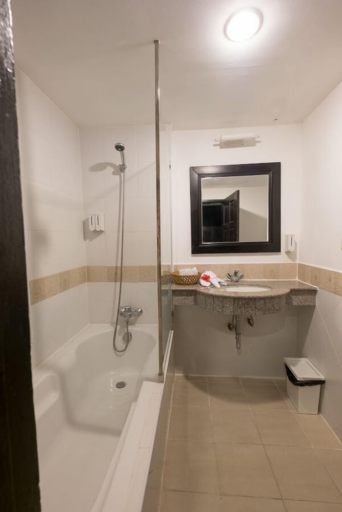 Siam Piman Hotel 71/72