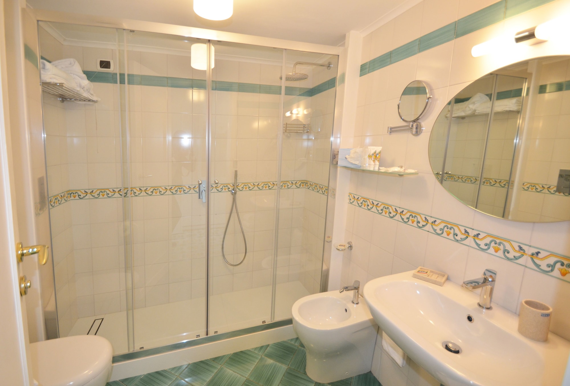 ROOM, SINGLE, SINGLE BED