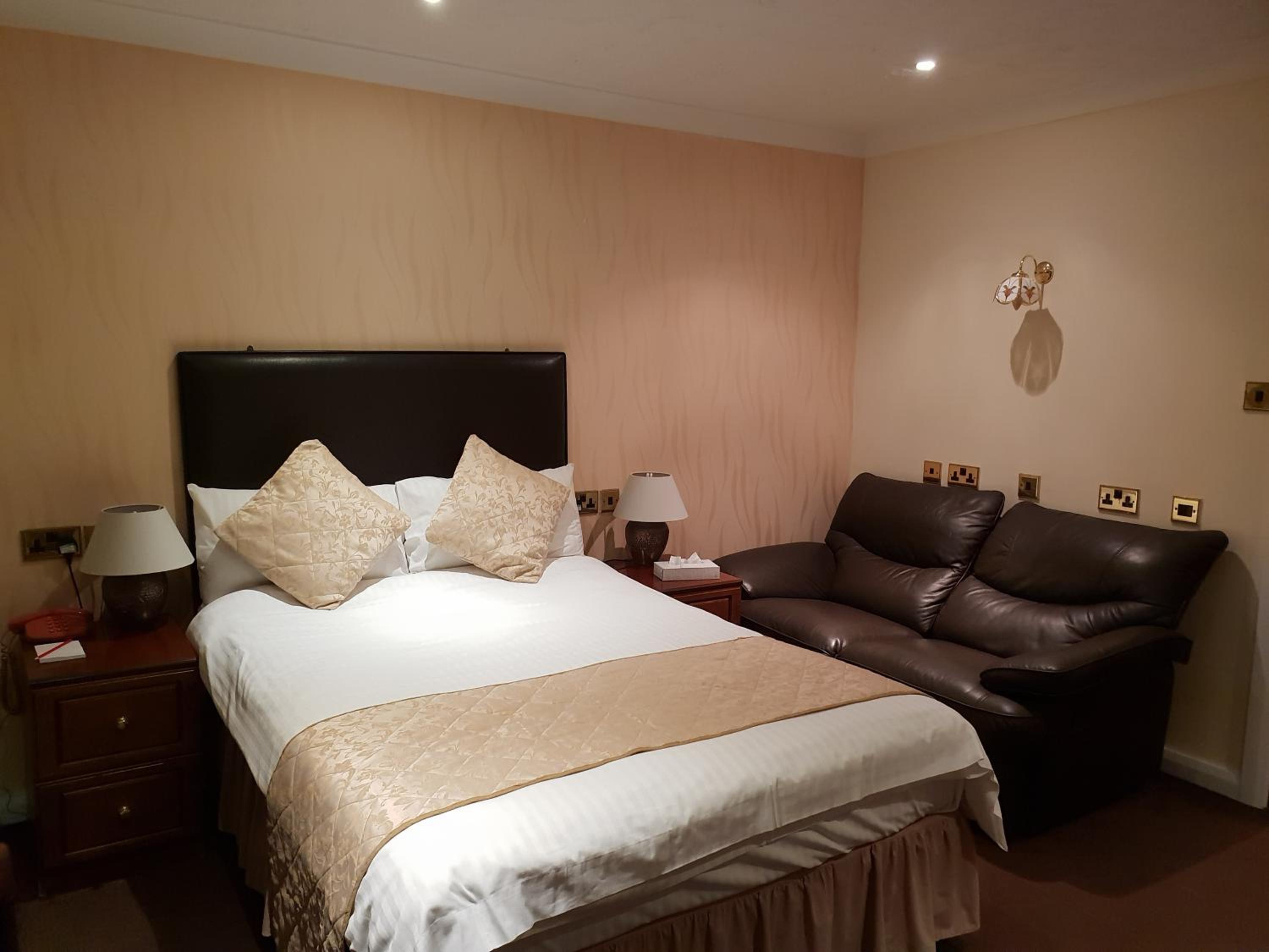 Ascot Hotel 26/50