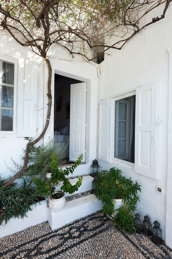Melenos Art Boutique Hotel 46/50