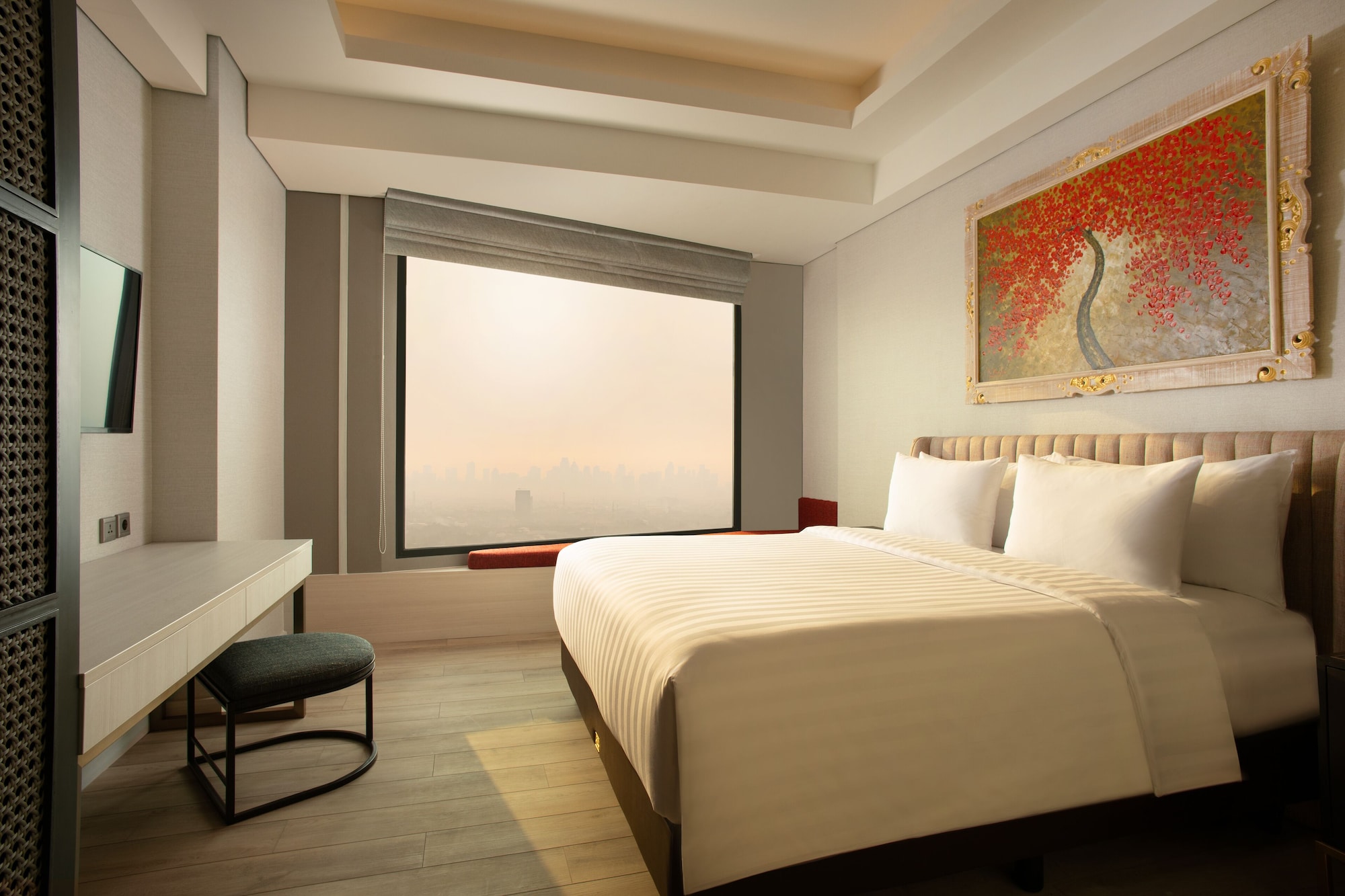 DELUXE, KING BED