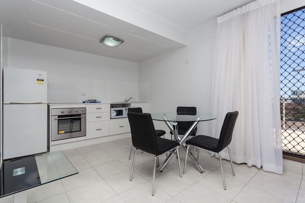BEST WESTERN BROADBEACH TRAVEL INN APARTMENTS 52/70
