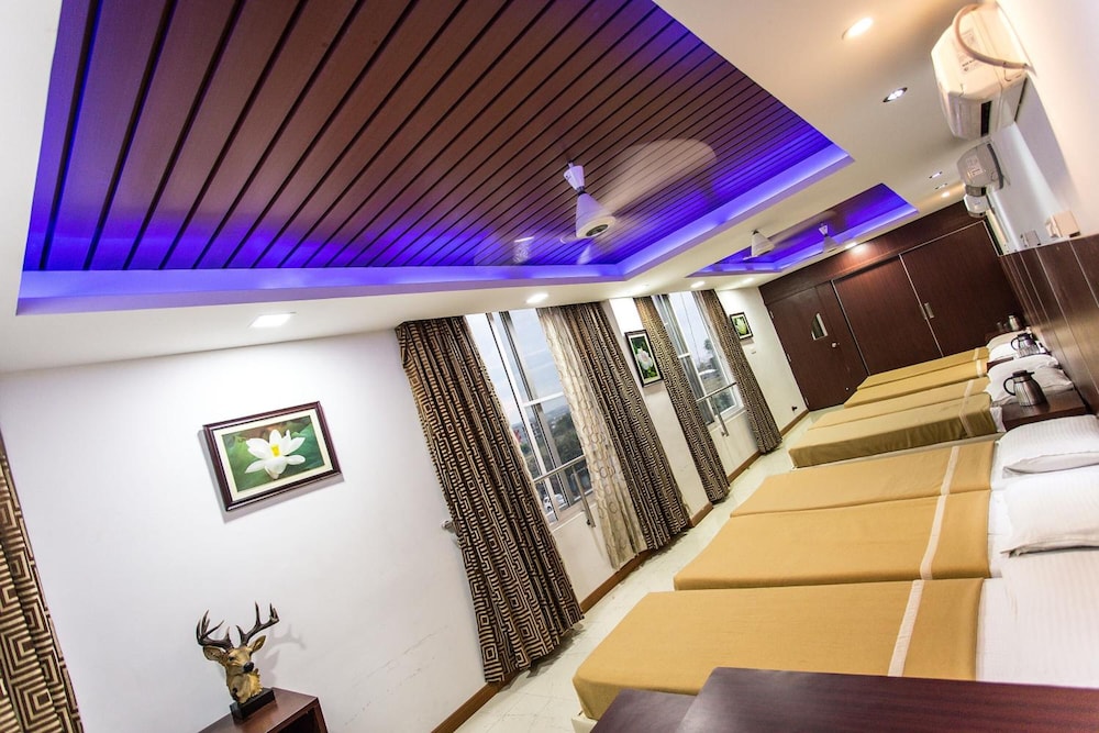 Rajmahal Inn 30/50