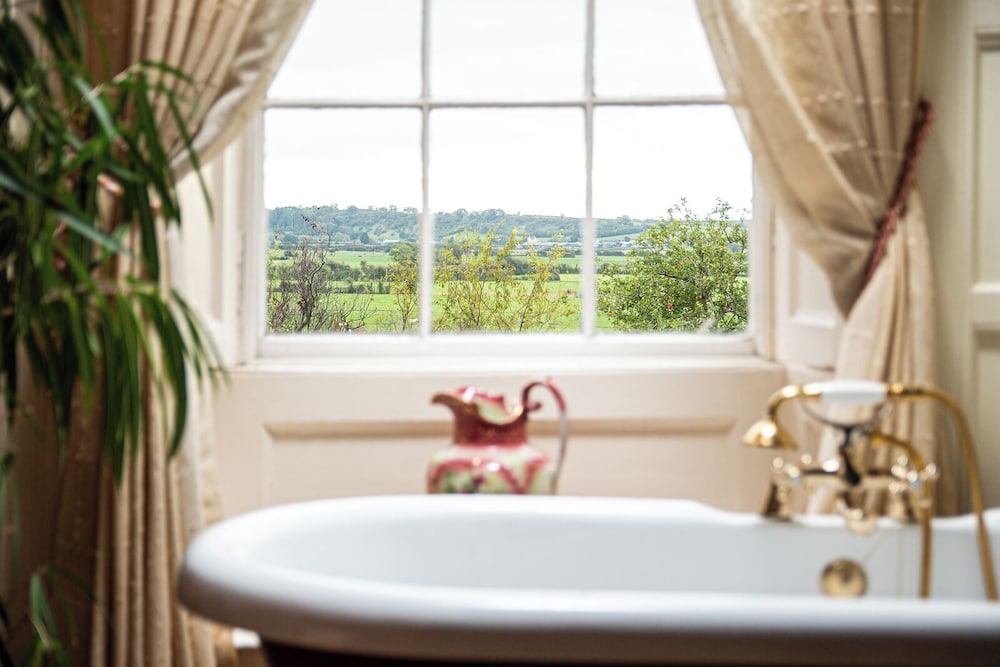 Compton House - Guest House 24/25