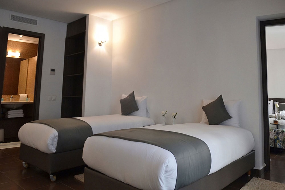 ROOM, QUADRUPLE