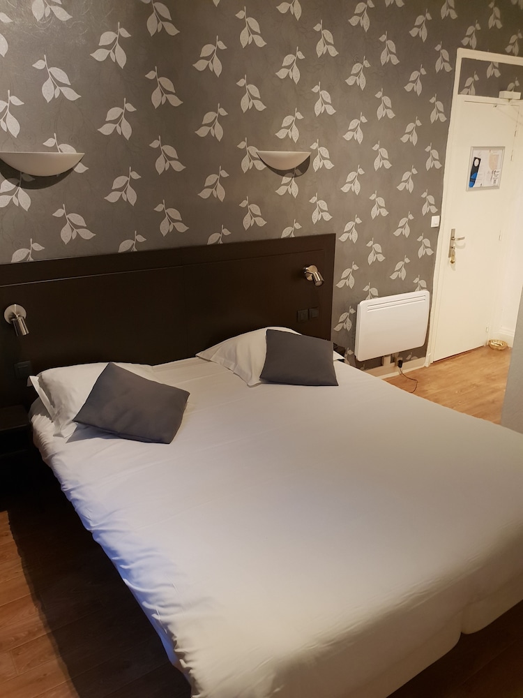 ROOM, SINGLE