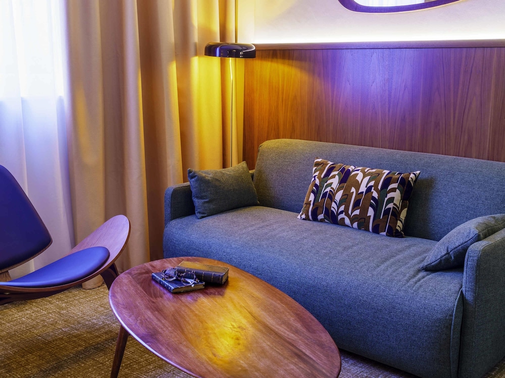 NOVOTEL AVIGNON NORD 28/48
