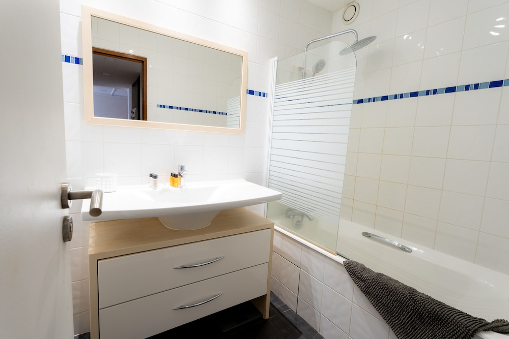 Short Stay Paris Apartments 47/50