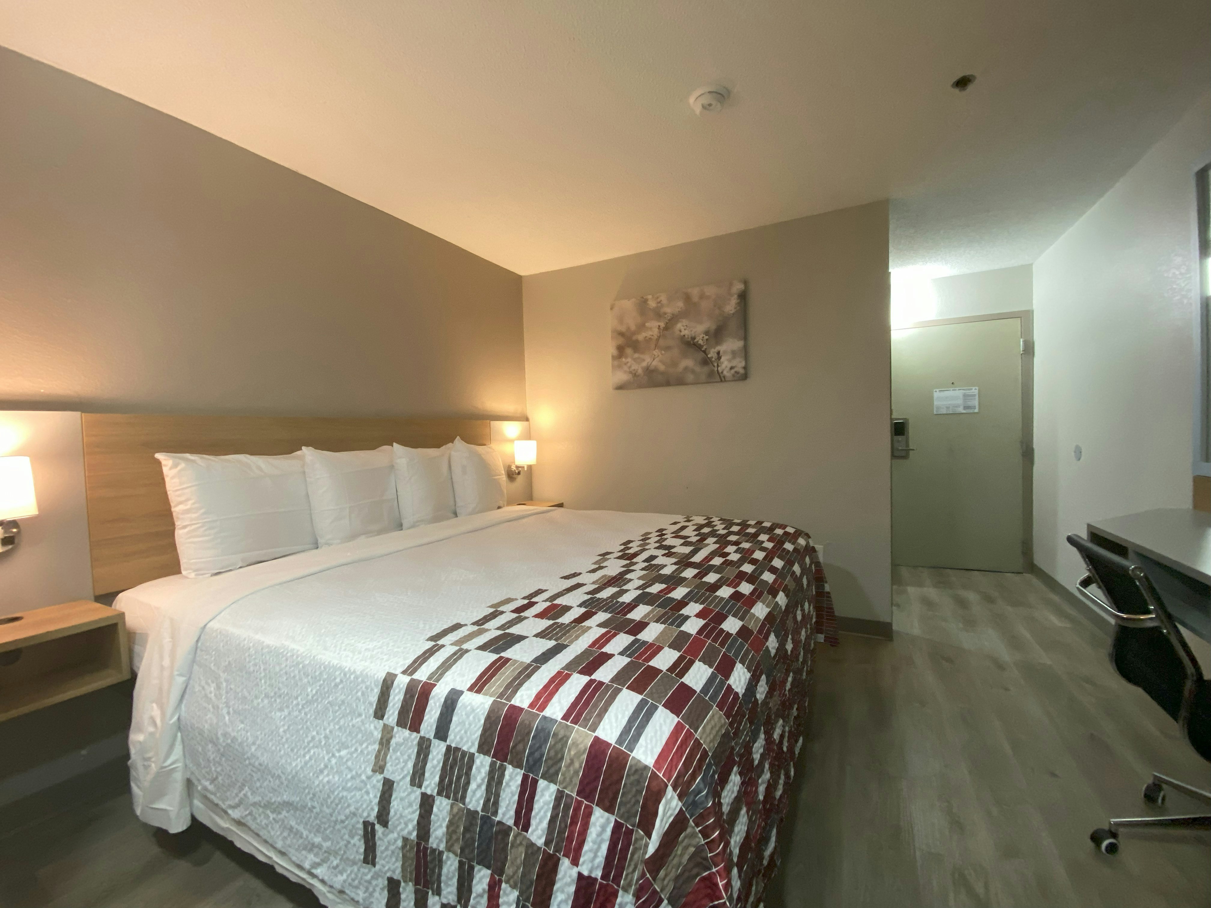 Deluxe, King Bed, Smoking