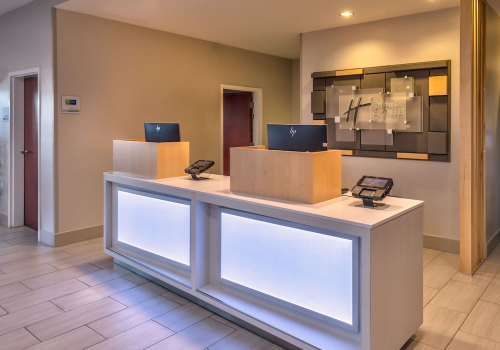 Holiday Inn Express Hotel Suites Reno Airport 10/51