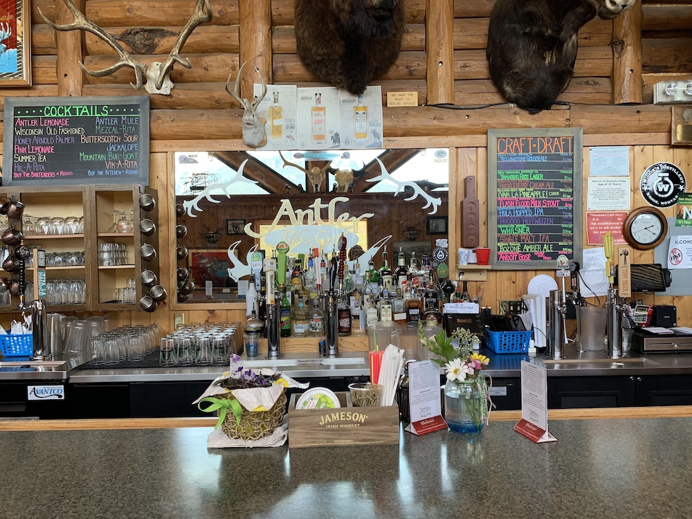 Antler Lodge 36/40