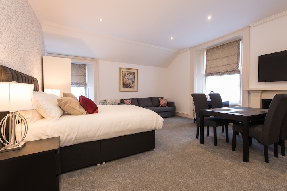 Royal Princes Suites 3/37