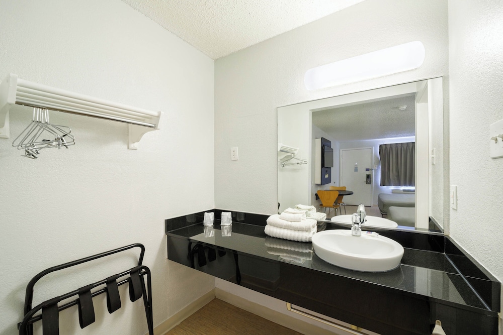 Motel6 San Antonio, TX - Fort Sam Houston 57/61